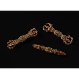 3 kongo rituels bouddhistes en bois doré.Japon