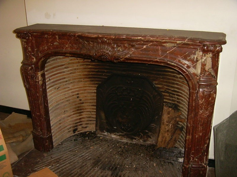 Cheminée Régence marbre rouge du Languedoc