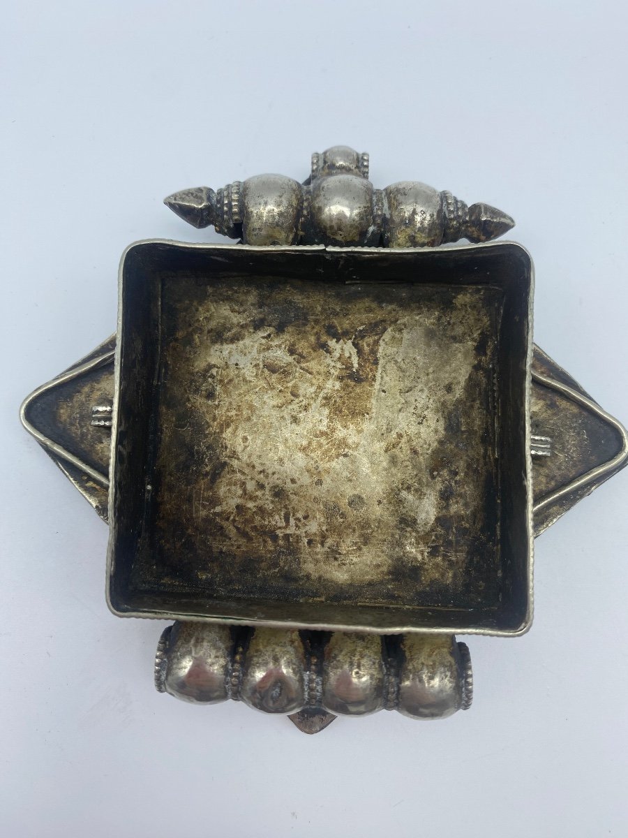 Tibet XIX Rare Gau Amulet Box In Silver In The Shape Of A Mandala-photo-5