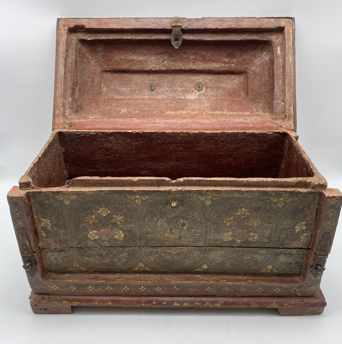 Rare Petit Coffret Tibetain Peint Du XVIIe Siècle Avec Poignée Naga -photo-5