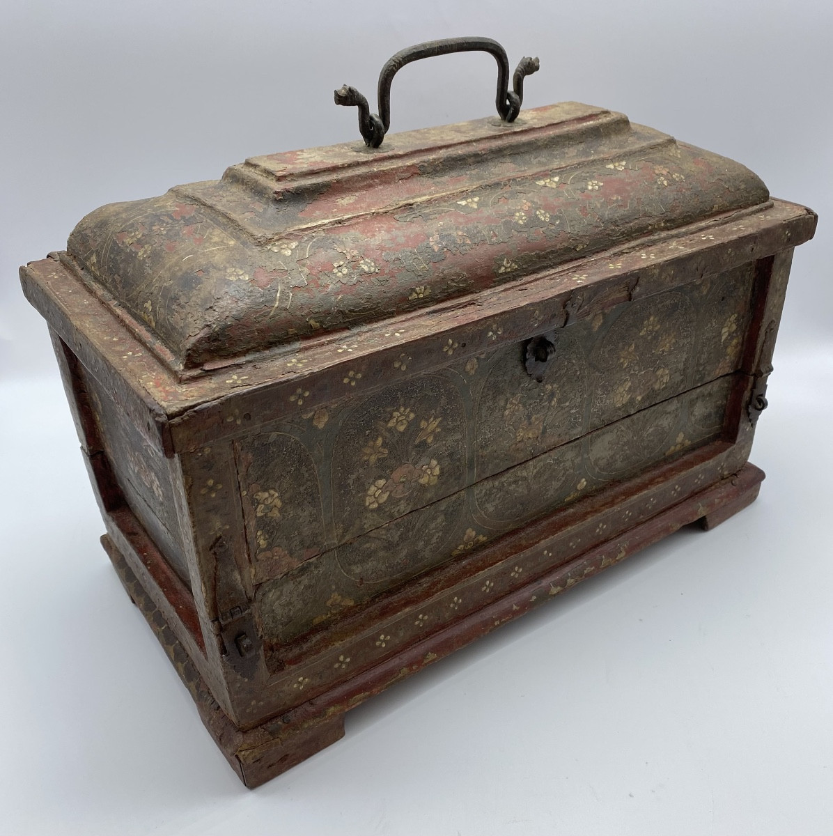 Rare Petit Coffret Tibetain Peint Du XVIIe Siècle Avec Poignée Naga 