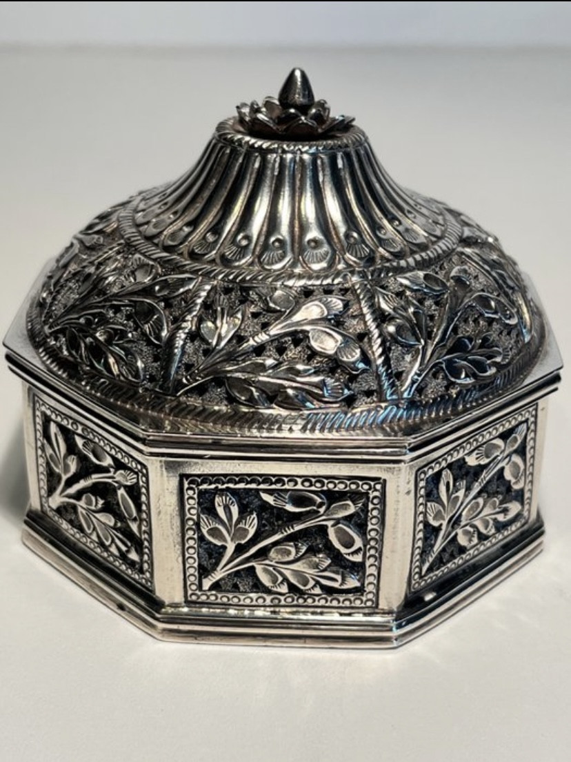 ANCIENNE BOÎTE À ENCENS BUKHOOR EN ARGENT MASSIF ISLAMIQUE OMANI AVEC COUVERCLE