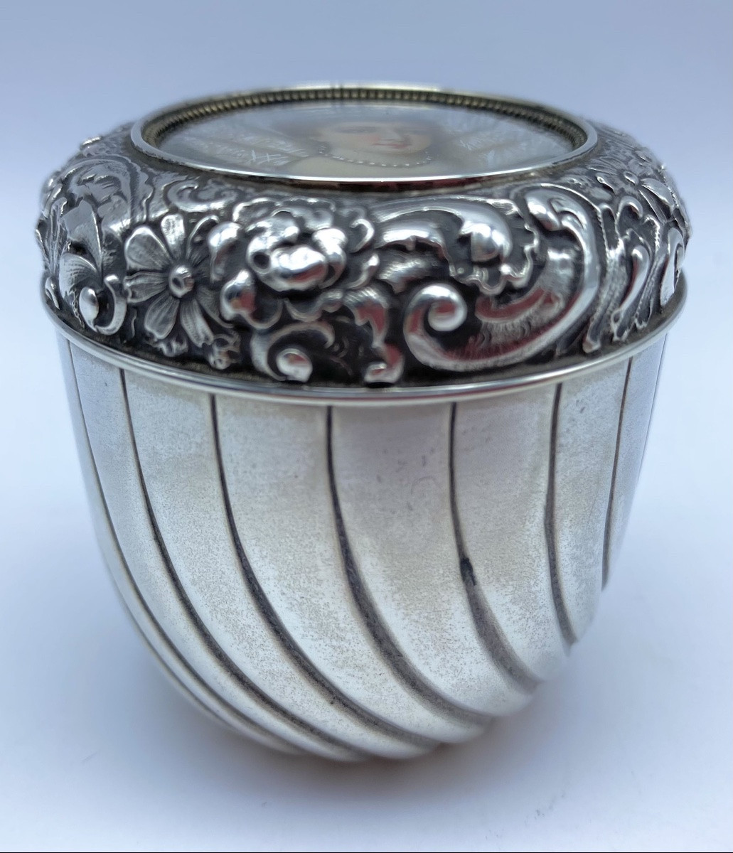 Ancienne boîte anglaise en argent massif avec d'un portrait miniature de Elizabeth I-photo-2