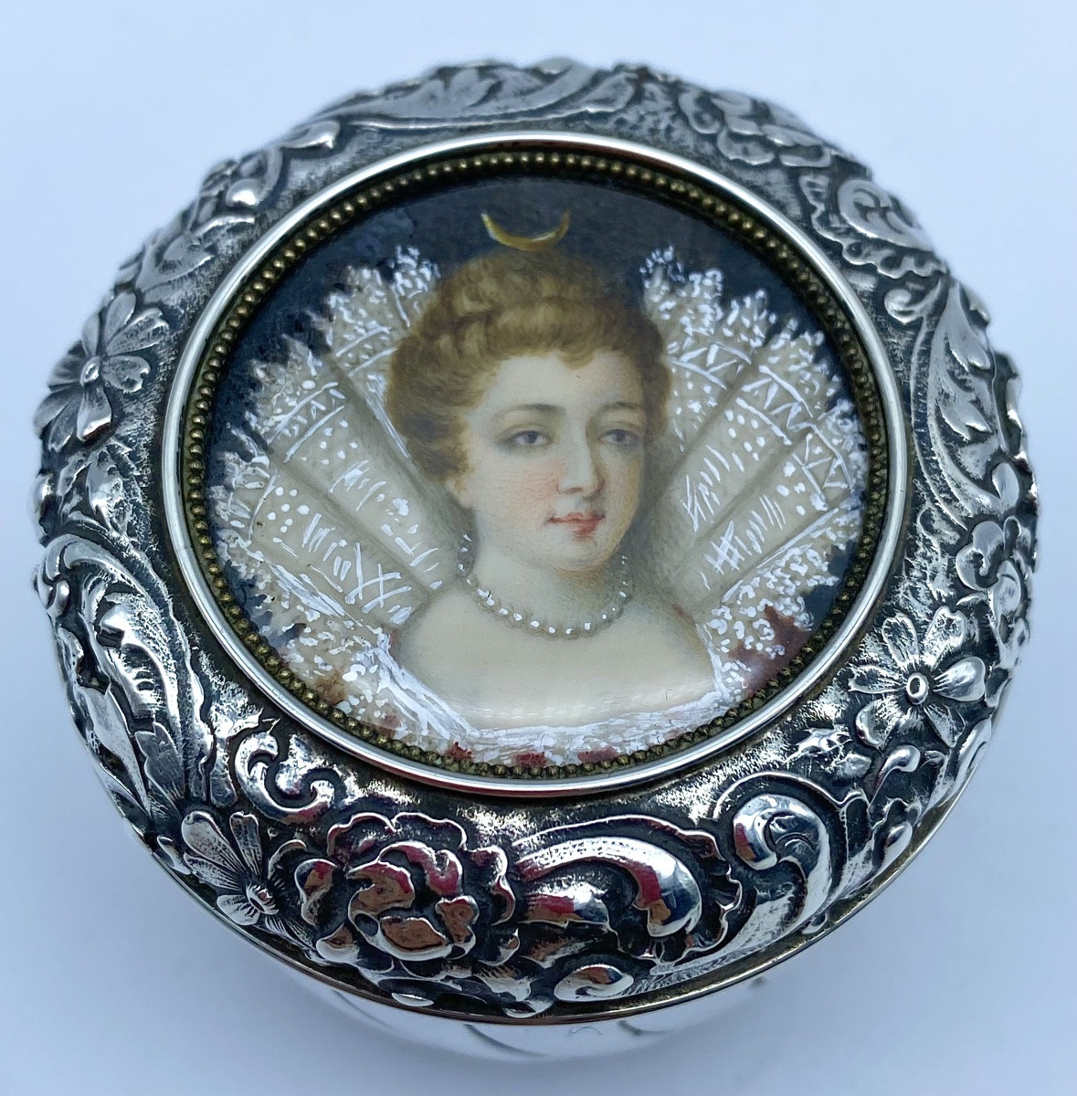 Ancienne boîte anglaise en argent massif avec d'un portrait miniature de Elizabeth I-photo-3