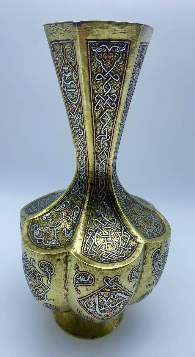 Ancient Syrian Vase With Six Lobes, In The Mamluk Style, In Brass Inlaid With Silver And Copper-photo-2