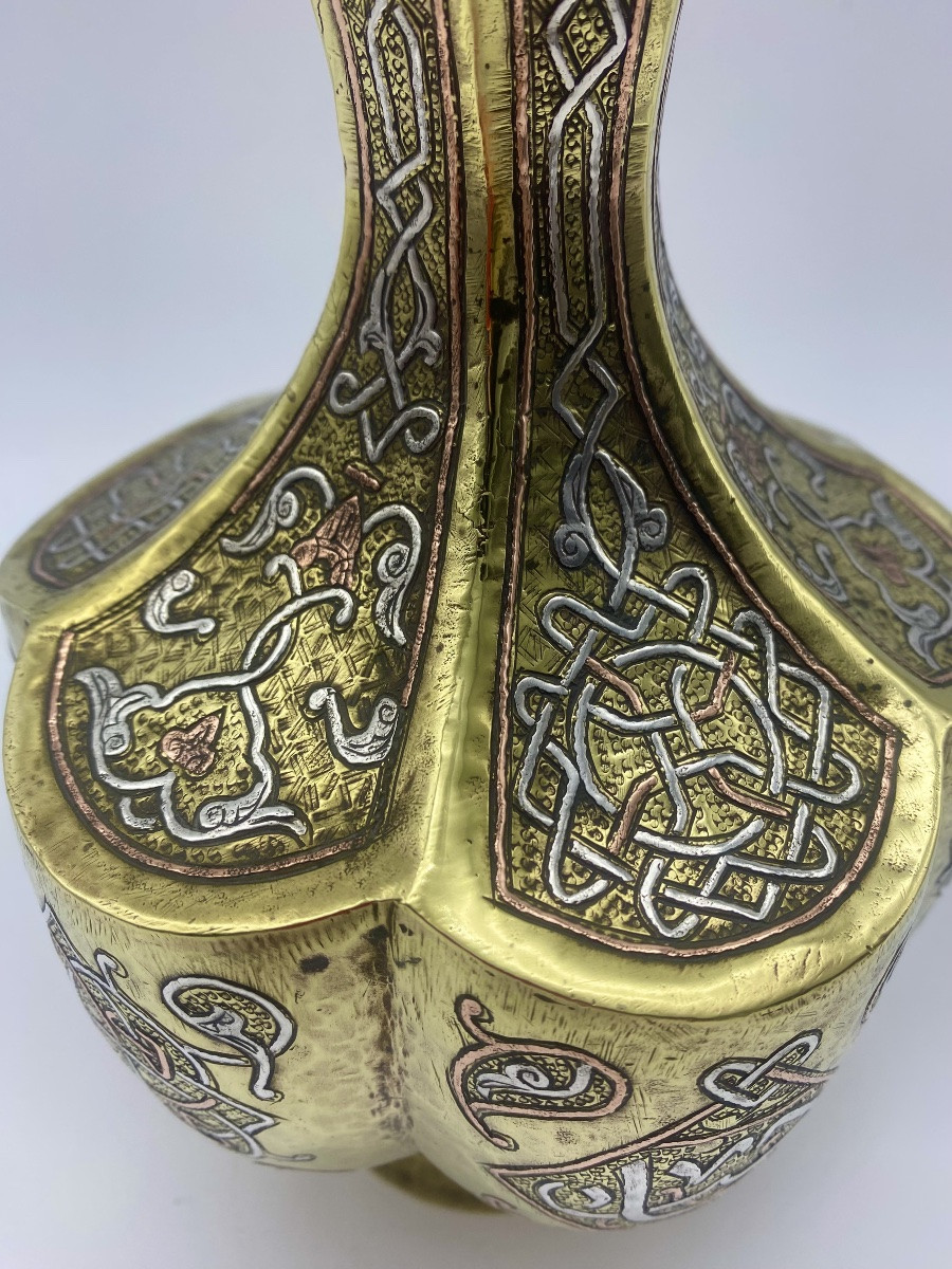 Ancient Syrian Vase With Six Lobes, In The Mamluk Style, In Brass Inlaid With Silver And Copper-photo-4