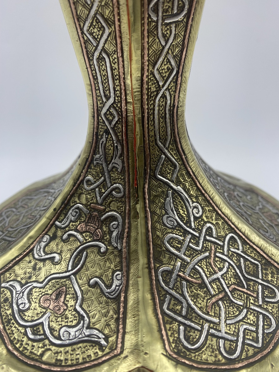 Ancient Syrian Vase With Six Lobes, In The Mamluk Style, In Brass Inlaid With Silver And Copper-photo-1