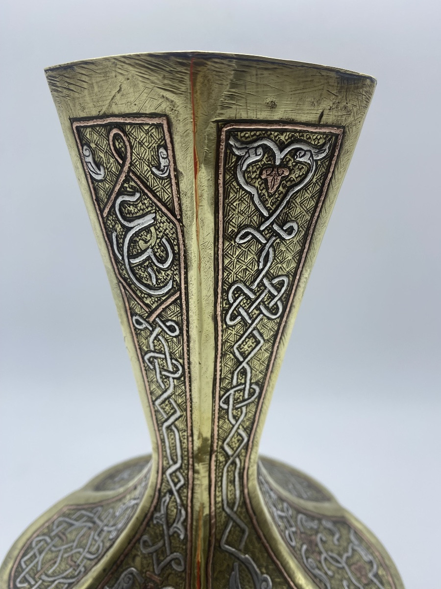 Ancient Syrian Vase With Six Lobes, In The Mamluk Style, In Brass Inlaid With Silver And Copper-photo-2