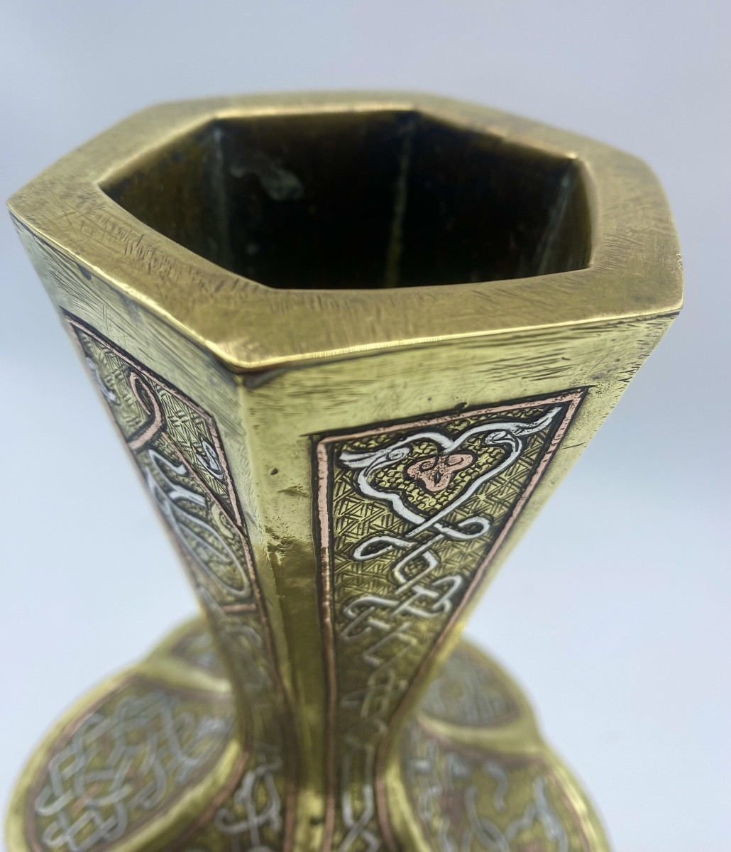 Ancient Syrian Vase With Six Lobes, In The Mamluk Style, In Brass Inlaid With Silver And Copper-photo-3