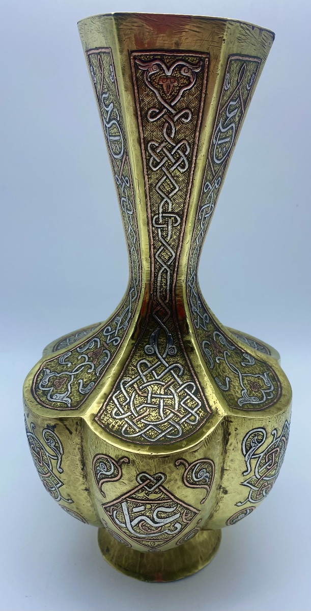 Ancient Syrian Vase With Six Lobes, In The Mamluk Style, In Brass Inlaid With Silver And Copper