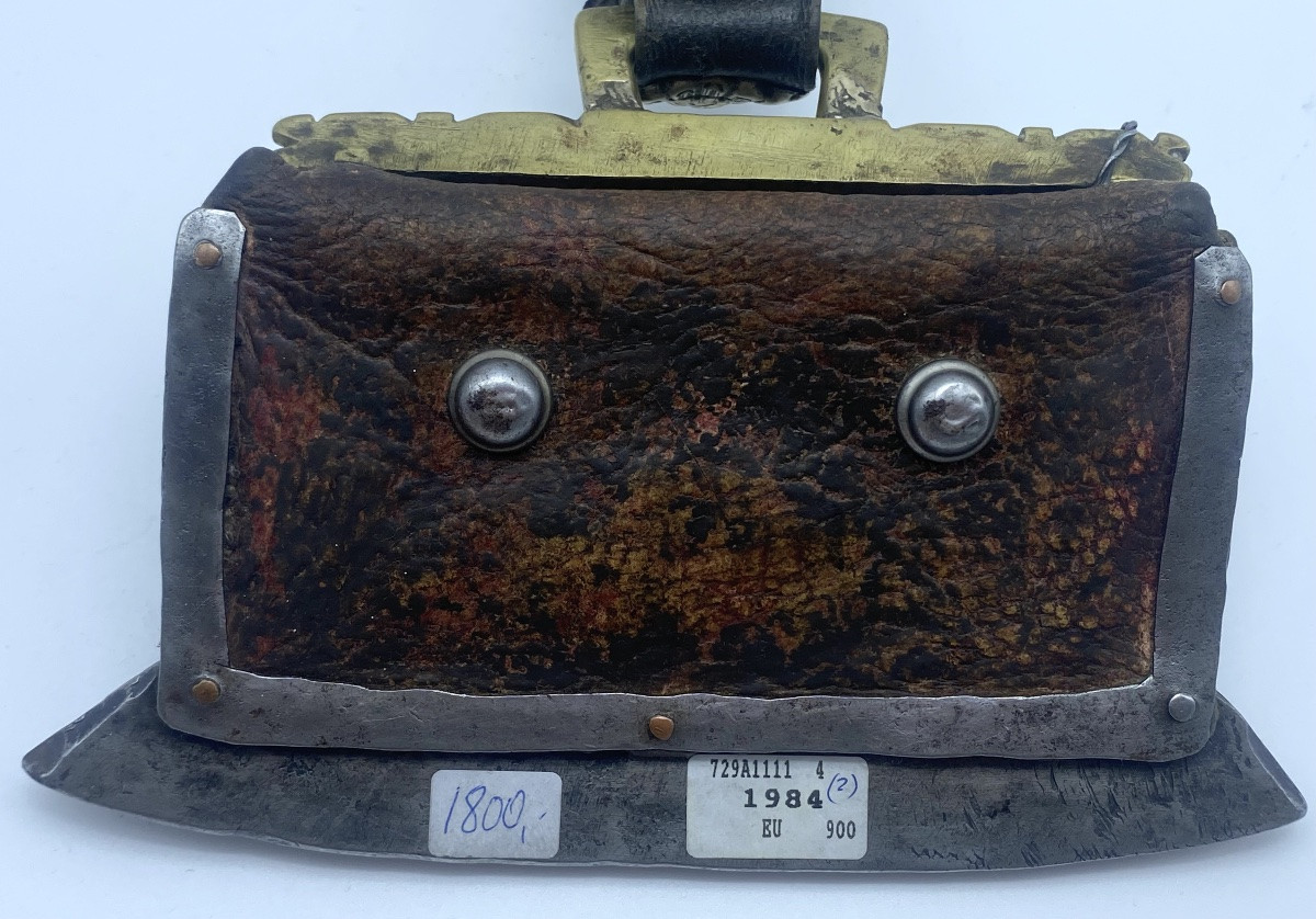 XIX RARE GRANDE POCHE À SILEX TIBÉTAINE ANCIENNE MECHAG EN ARGENT DE L'HIMALAYA ET CORAIL-photo-6