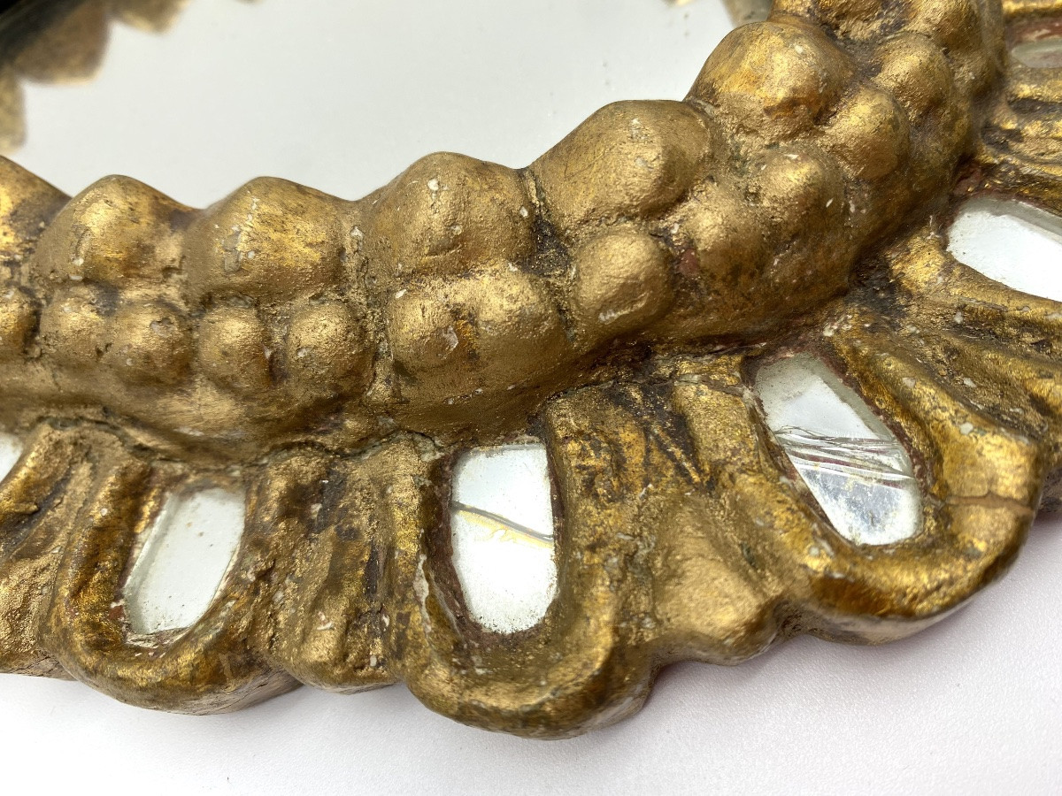 Ancien miroir soleil français sculpté  bois doré petit modèle avec inclusions -photo-6