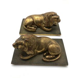 France XIX Antique Mirroring Pair Of Carved Lion Sculptures In Giltwood