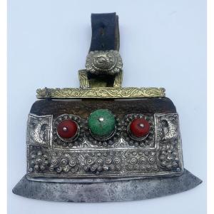 XIX RARE GRANDE POCHE À SILEX TIBÉTAINE ANCIENNE MECHAG EN ARGENT DE L'HIMALAYA ET CORAIL