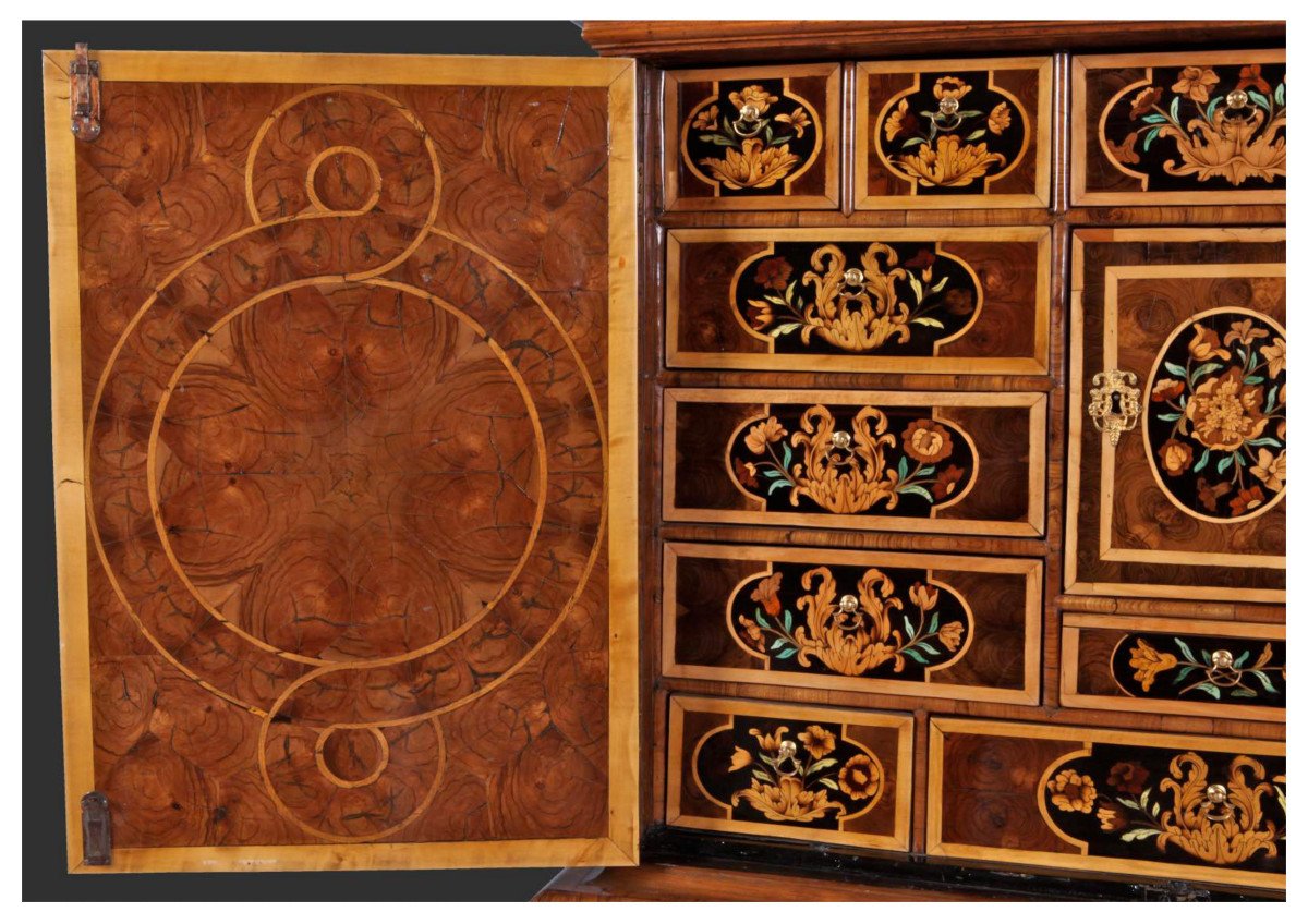 17th Century English Cabinet-photo-4