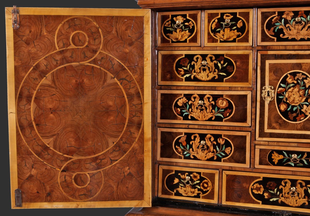 17th Century English Cabinet-photo-5