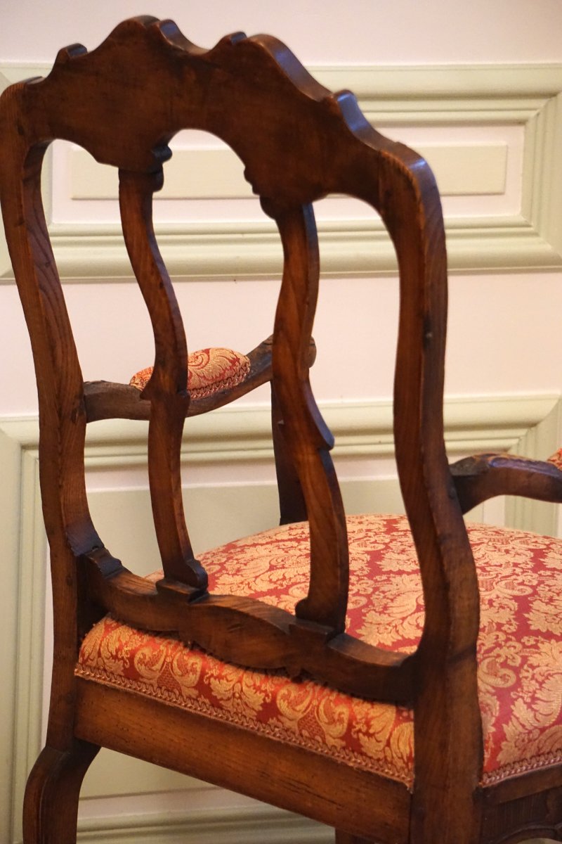 FAUTEUIL ANGLAIS EN NOYER SCULPTÉ / ÉPOQUE QUEEN ANNE / DÉBUT GEORGE I / VERS 1710-1720-photo-4