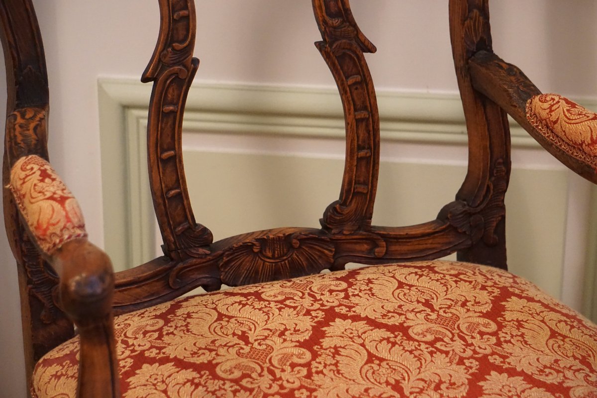 FAUTEUIL ANGLAIS EN NOYER SCULPTÉ / ÉPOQUE QUEEN ANNE / DÉBUT GEORGE I / VERS 1710-1720-photo-6