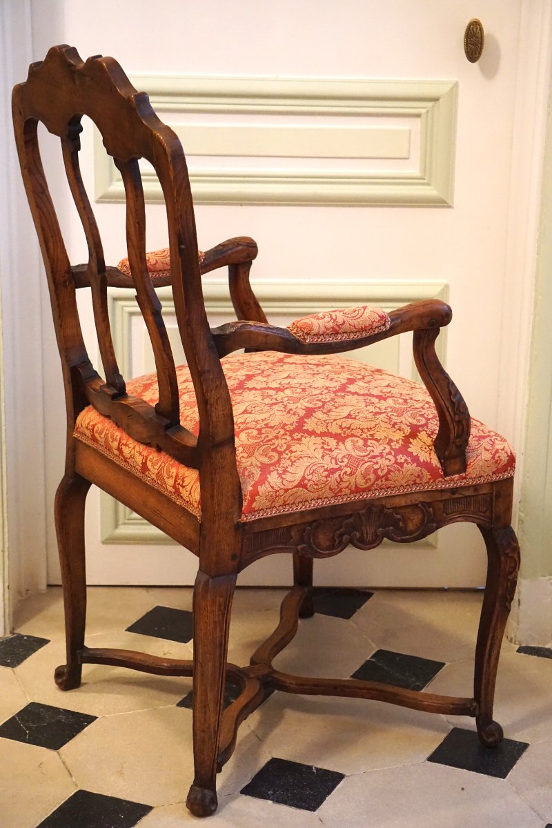 FAUTEUIL ANGLAIS EN NOYER SCULPTÉ / ÉPOQUE QUEEN ANNE / DÉBUT GEORGE I / VERS 1710-1720-photo-7