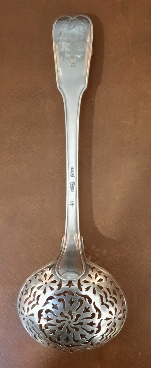Cuillere à saupoudrer XVIII° Arras  -photo-2