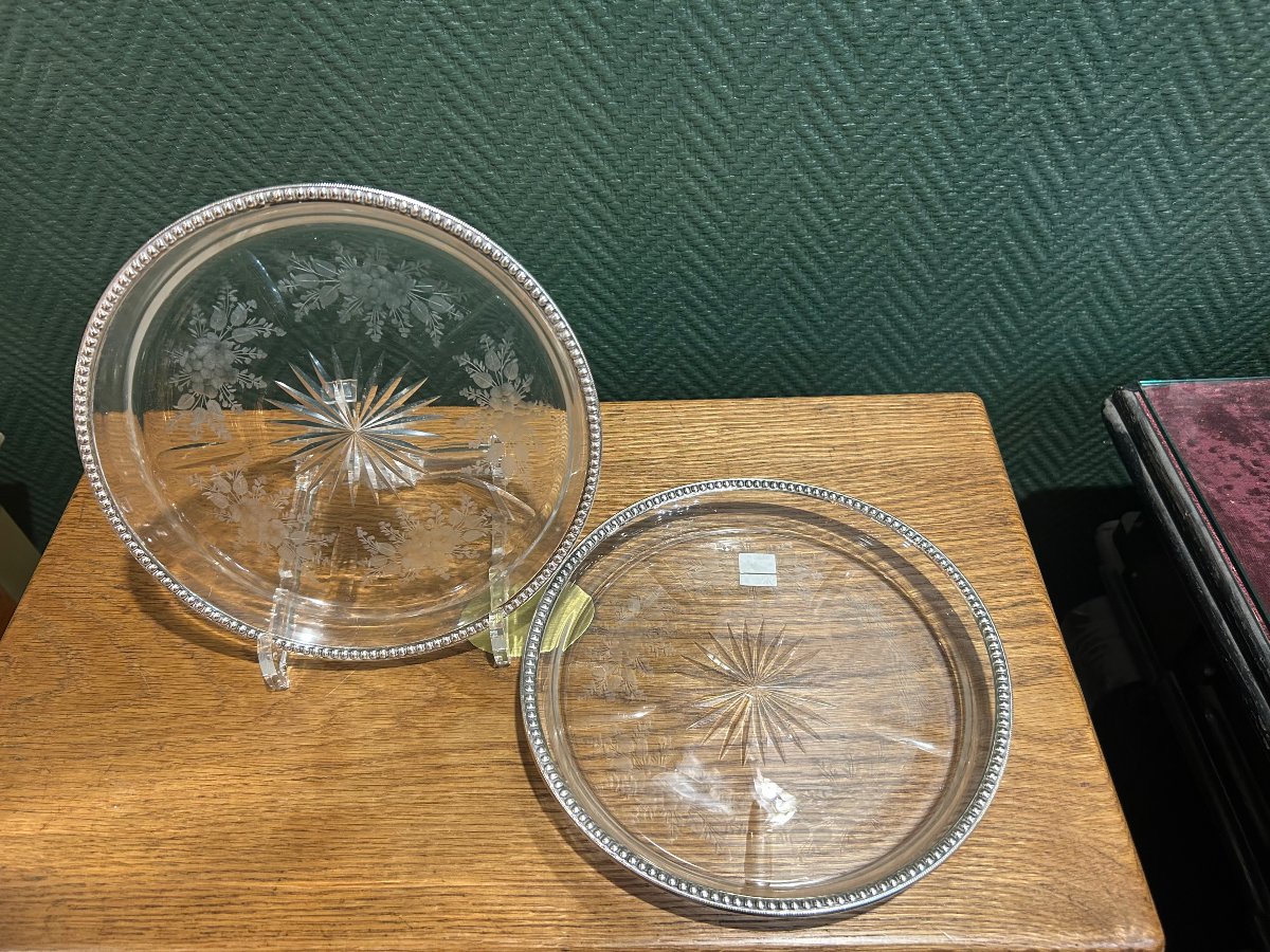 Deux  assiettes à gateaux  