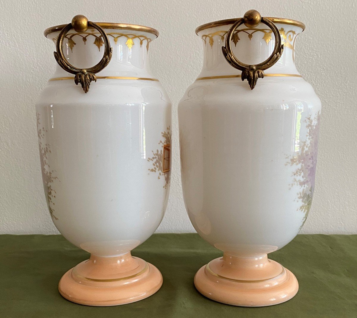Paire De Vases En Opaline Cerclés De Bronze Et Rehaussé d'Or  XIX ème-photo-2