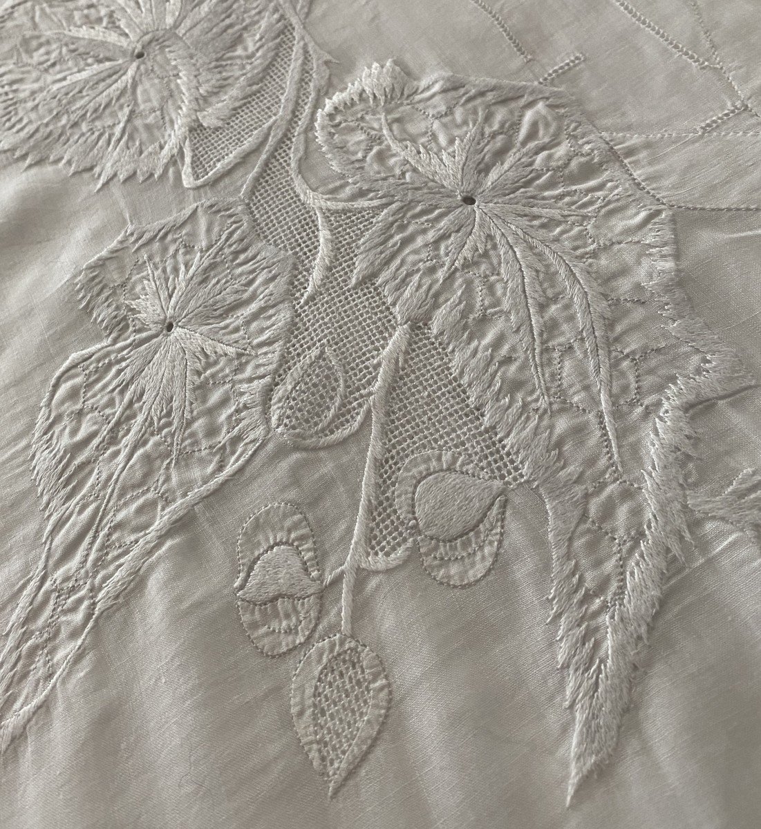 Large Wedding Or Reception Tablecloth And Its 12 Embroidered Linen Thread Napkins Early XX-photo-5