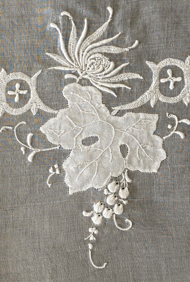 White Linen Tablecloth With Flowers, Grapes, Vine Leaves Decor Early -photo-1