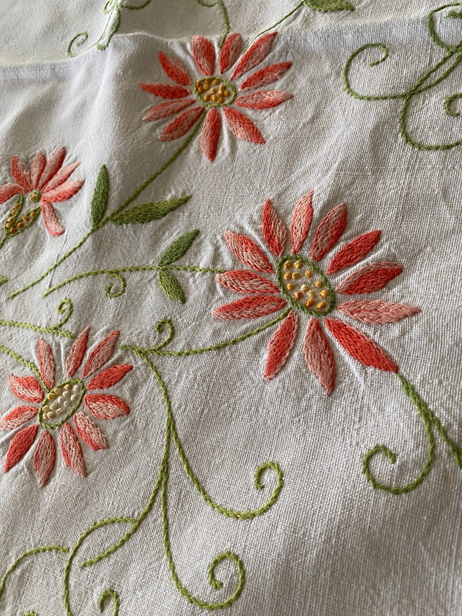 Nappe En Lin Brodée à Décor De Fleurs Et d'Arabesques  XIX ème-photo-4