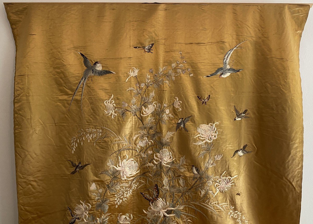 Embroidered Golden Silk Chinese Hanging 2-photo-3