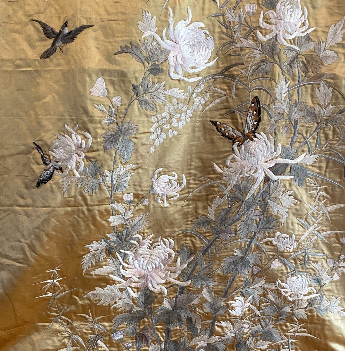 Embroidered Golden Silk Chinese Hanging 2-photo-5