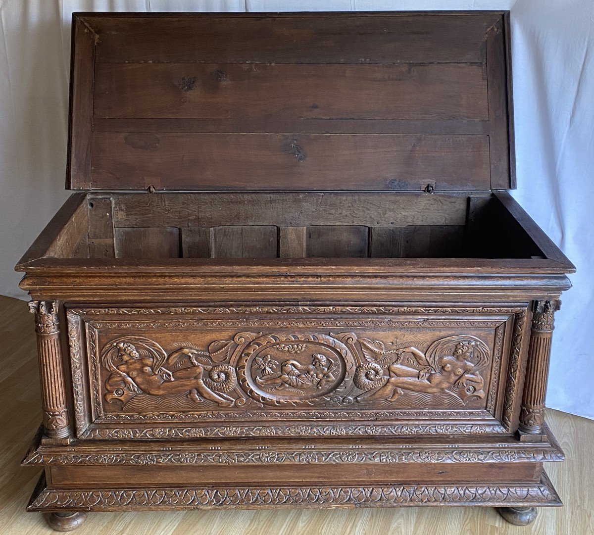18th Century Carved Oak Chest-photo-2