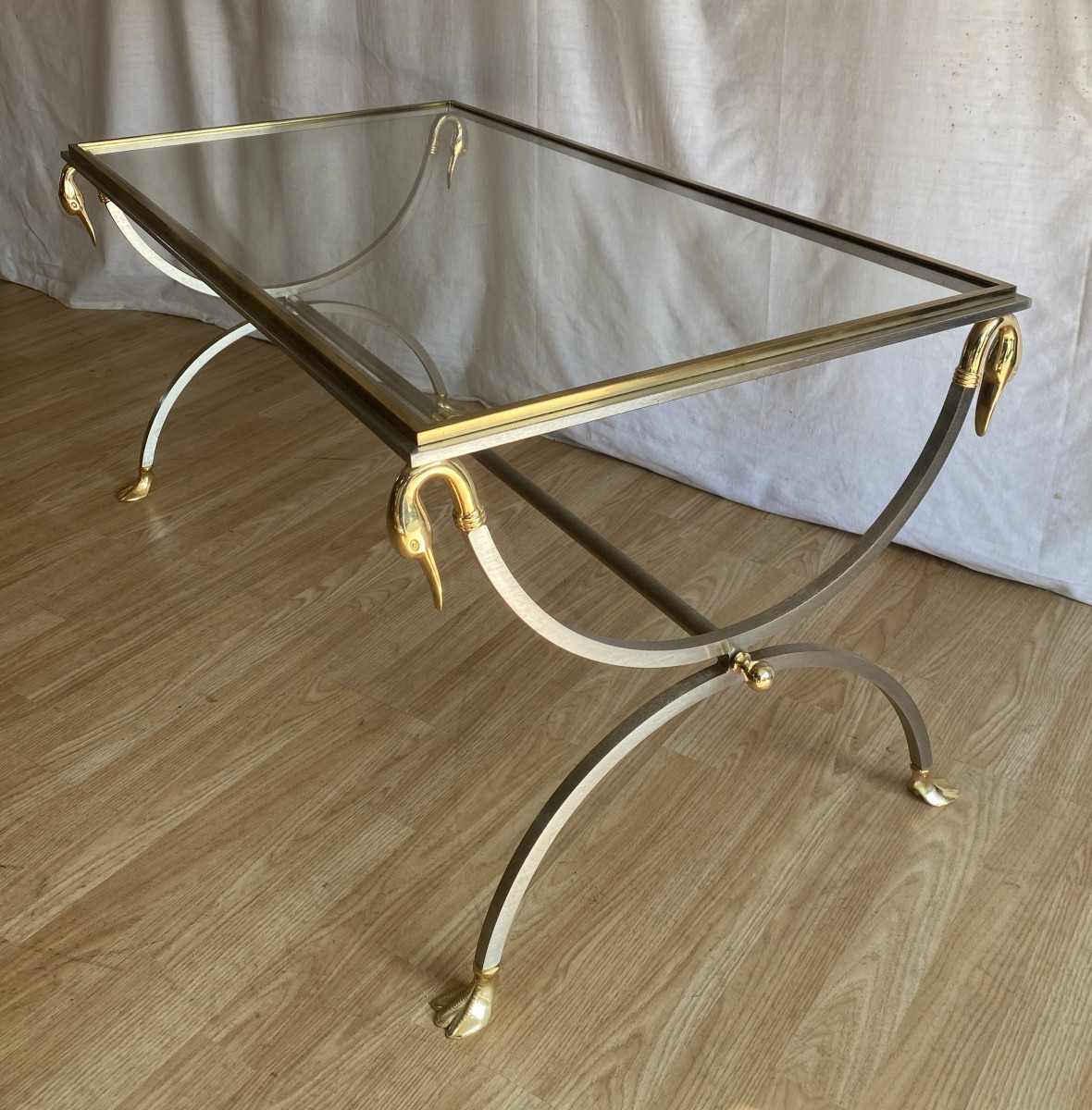 Grande Table basse maison Jansen métal brossé et laiton, col de cygne XX ème