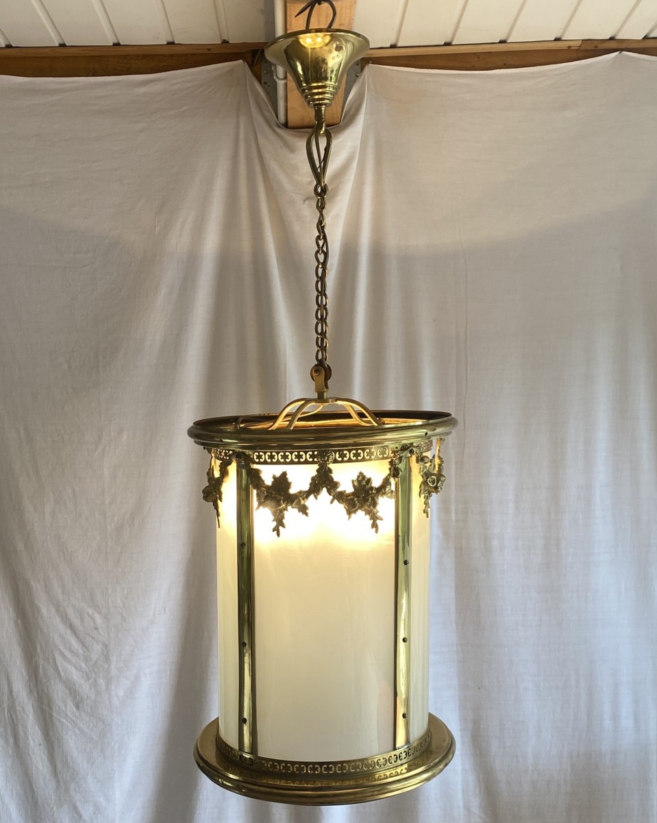 Grande lanterne  de style Louis XVI ronde en verre dépoli XX ème