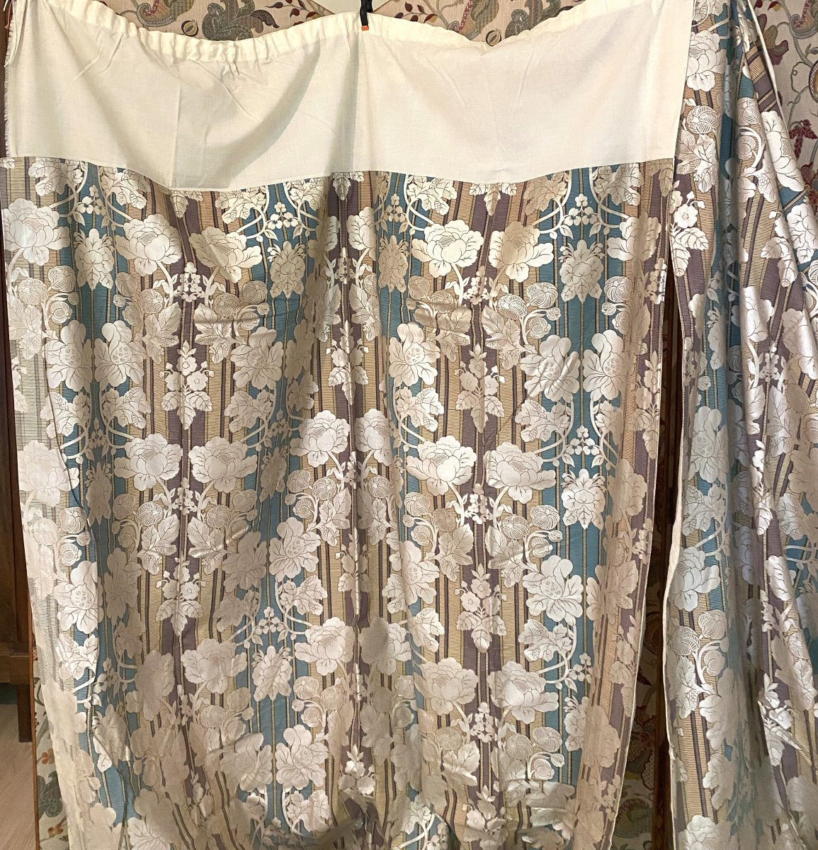 Paire de rideaux Art Déco avec cantonnière  Aux Fleurs argentées -photo-1