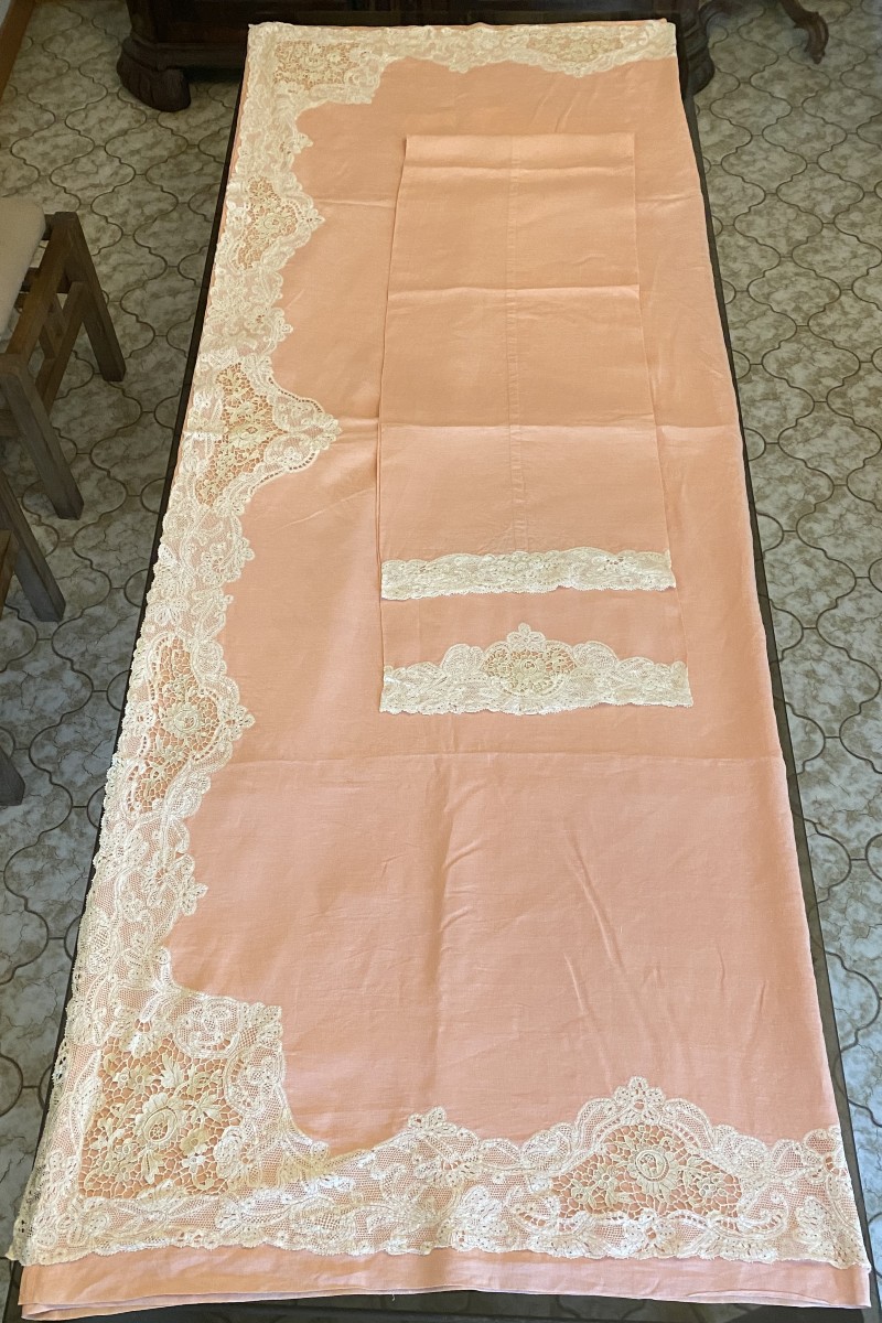 Linen Lace Trousseau Cloth And Its Traversin Linen Thread Lace With A Decoration Of Flowers-photo-2