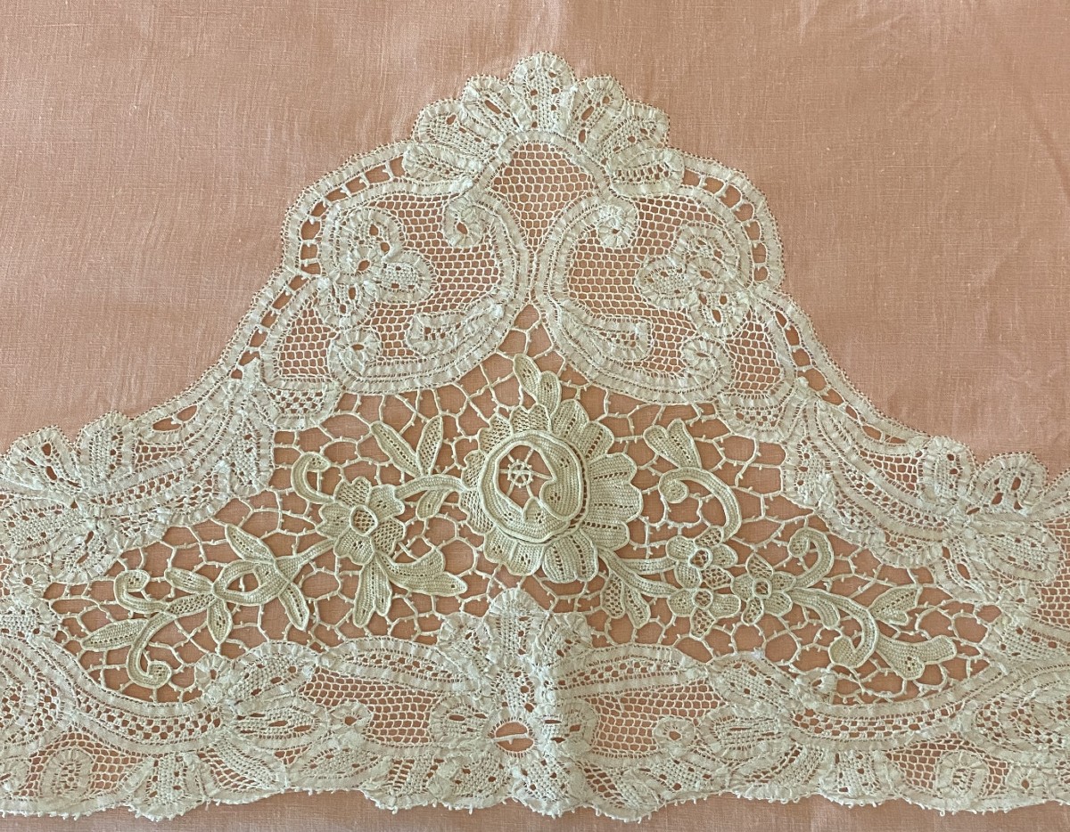 Linen Lace Trousseau Cloth And Its Traversin Linen Thread Lace With A Decoration Of Flowers-photo-4