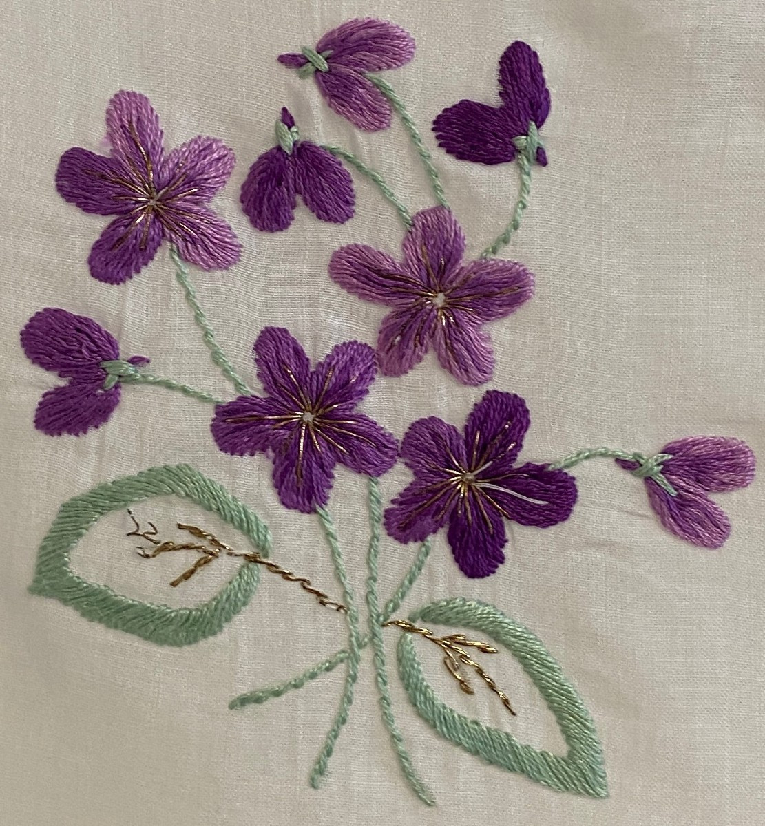 Nappe Ronde  Fils De Lin à Décor De Violettes   XX ème