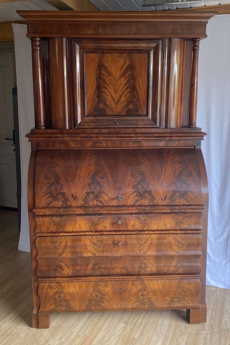 Scriban ou Bureau Cylindre En Acajou Flammé  XIX ème 