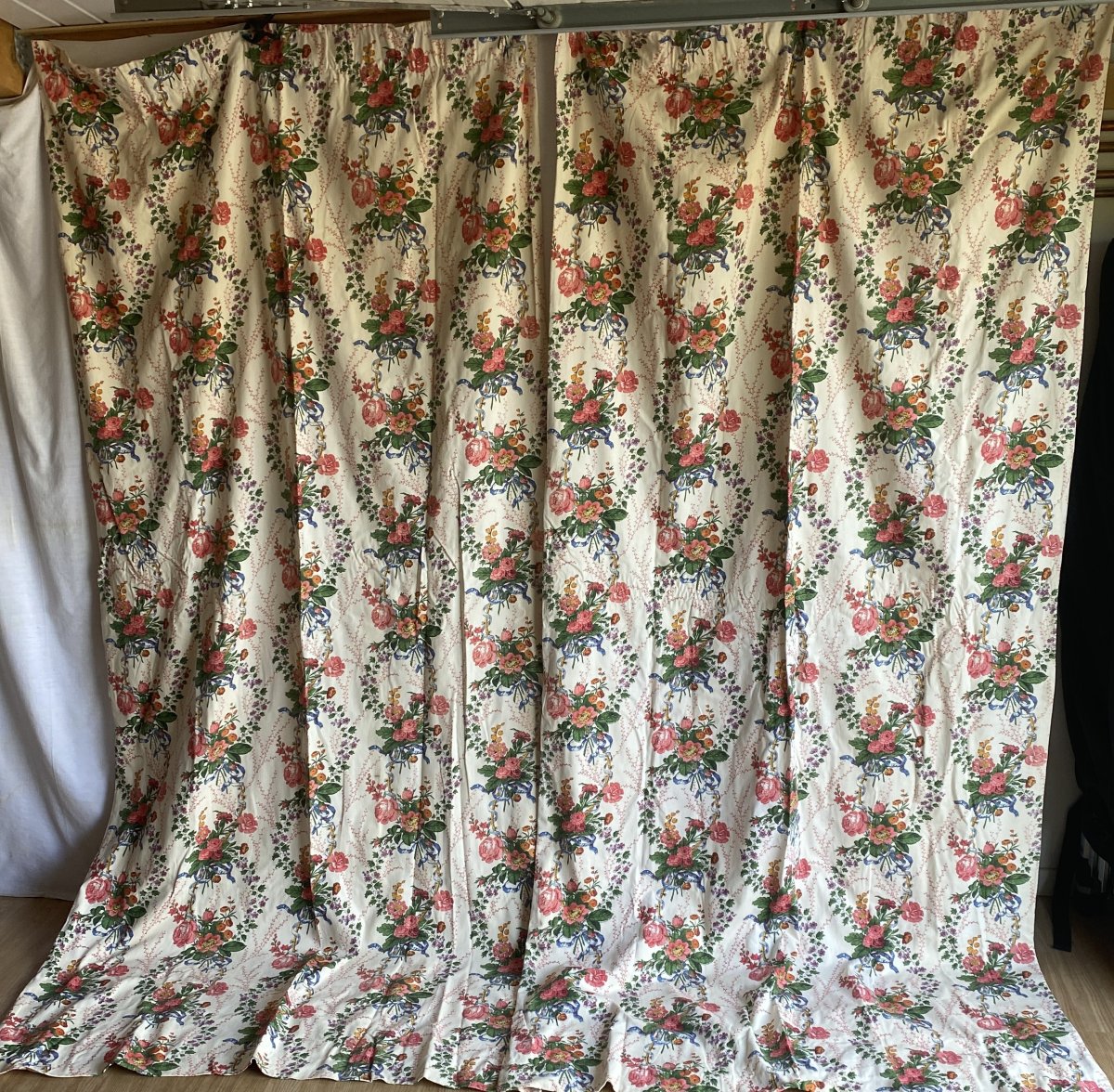 Paire de rideaux en coton fleuri XX ème.-photo-2