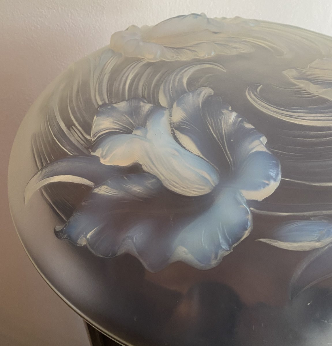 Verlys Large Opalescent Glass Cup With Iris Decoration, 20th Century-photo-4