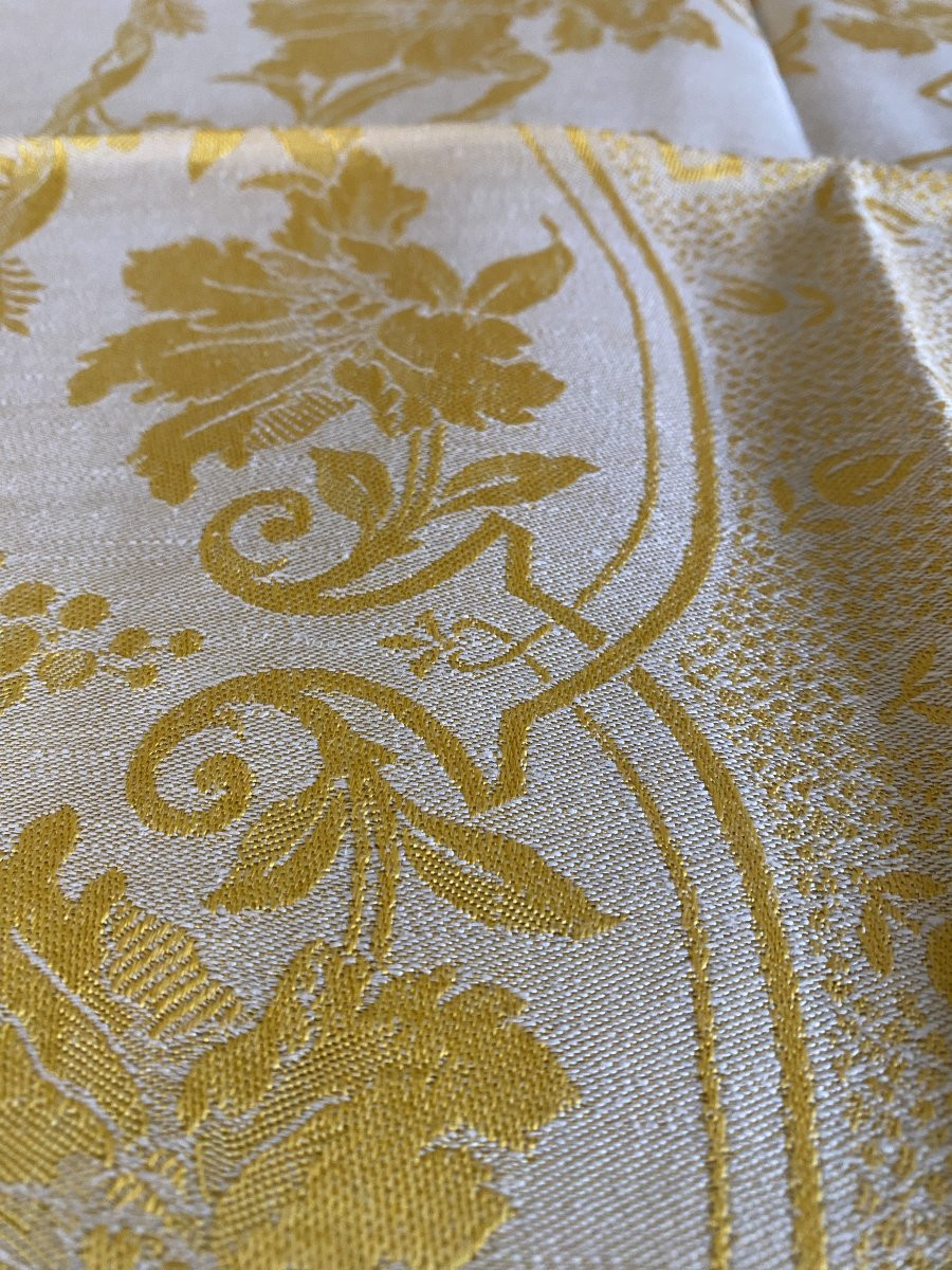 12 Napkins – Gold Reflection On Cream Background-photo-1