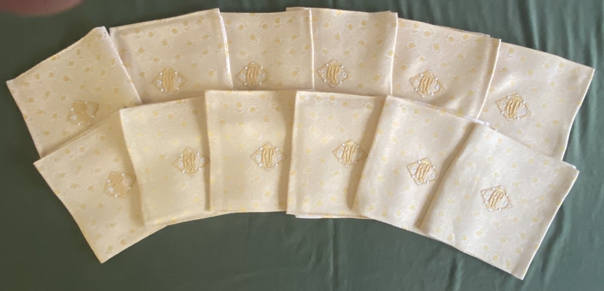 12 Napkins – Gold Reflection On Cream Background-photo-3