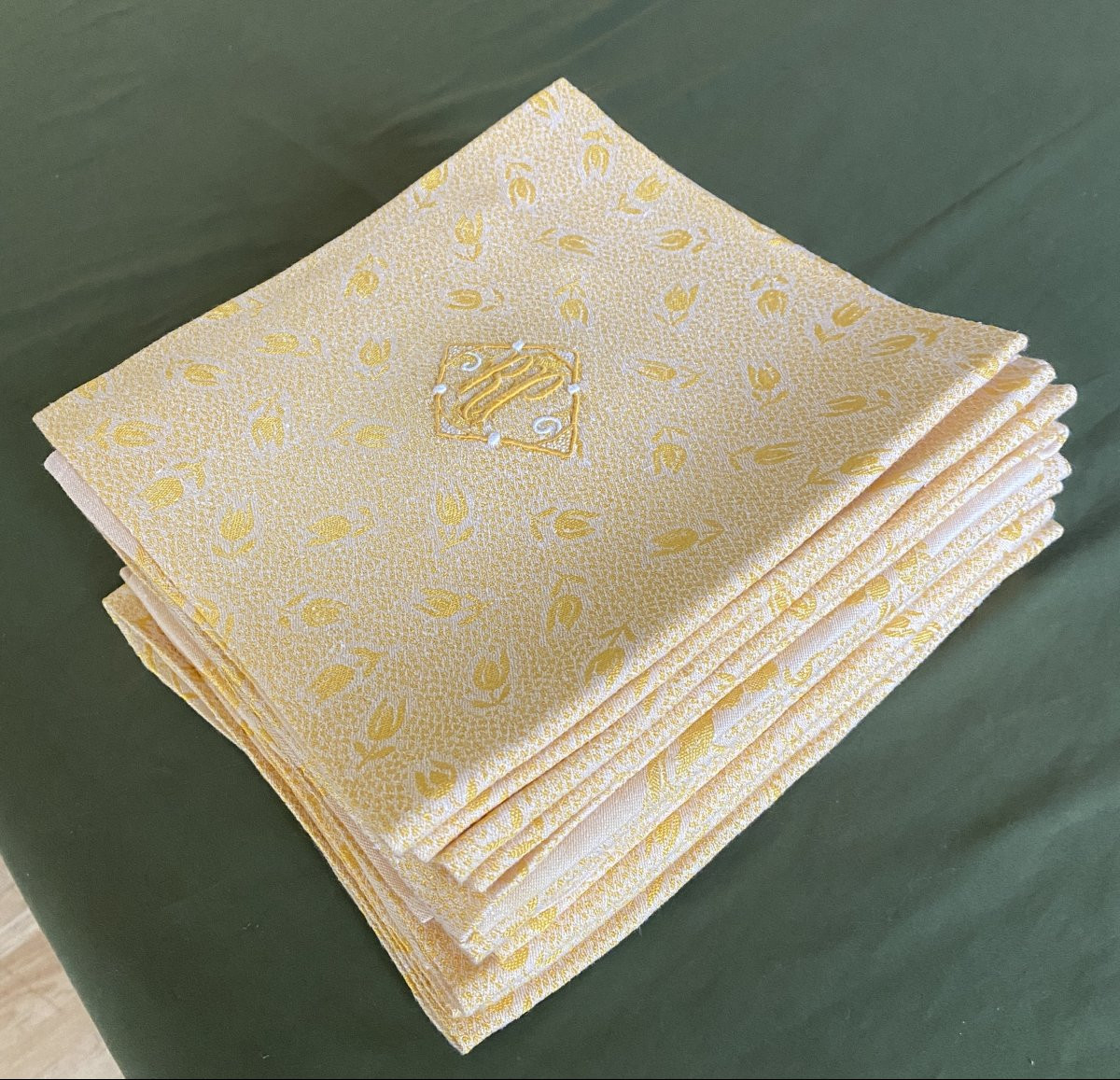 12 Napkins – Gold Reflection On Cream Background-photo-4