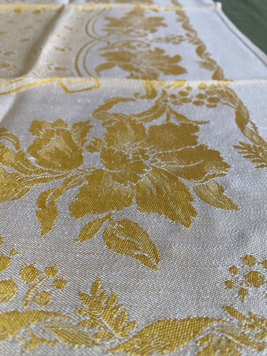 12 Napkins – Gold Reflection On Cream Background