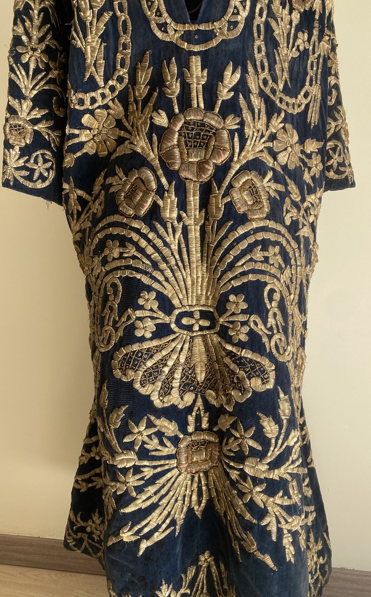 Ottoman-style Velvet Ceremonial Gown, Richly Embroidered With Gold Thread, 19th Century-photo-3