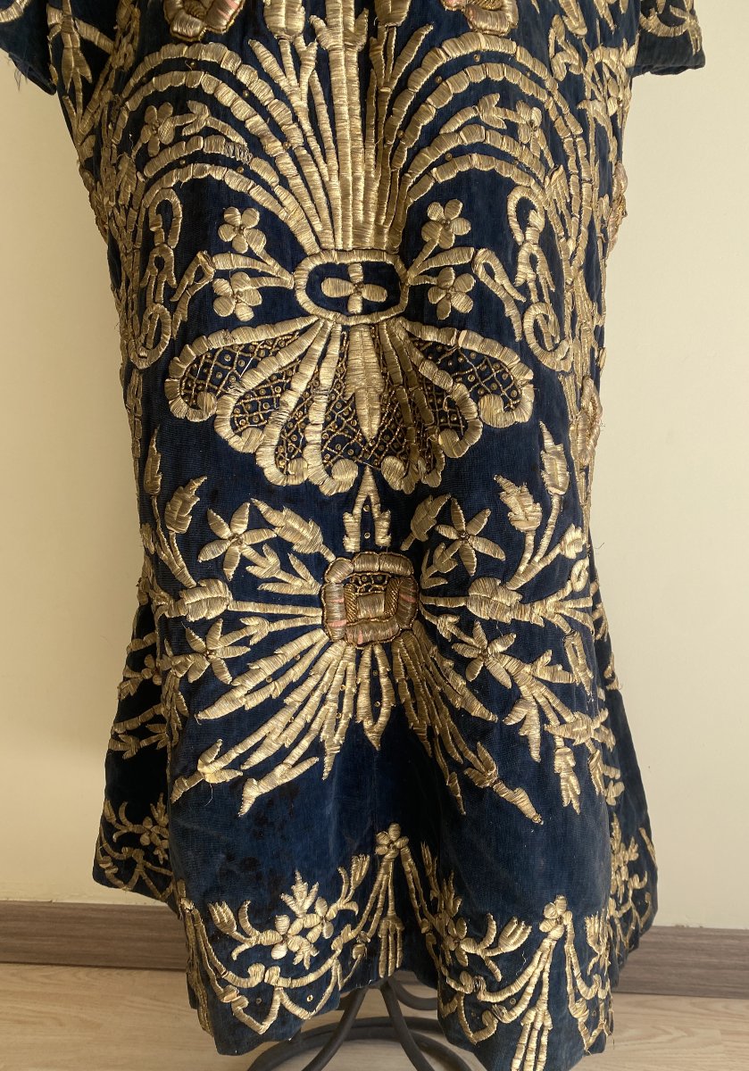 Ottoman-style Velvet Ceremonial Gown, Richly Embroidered With Gold Thread, 19th Century-photo-4