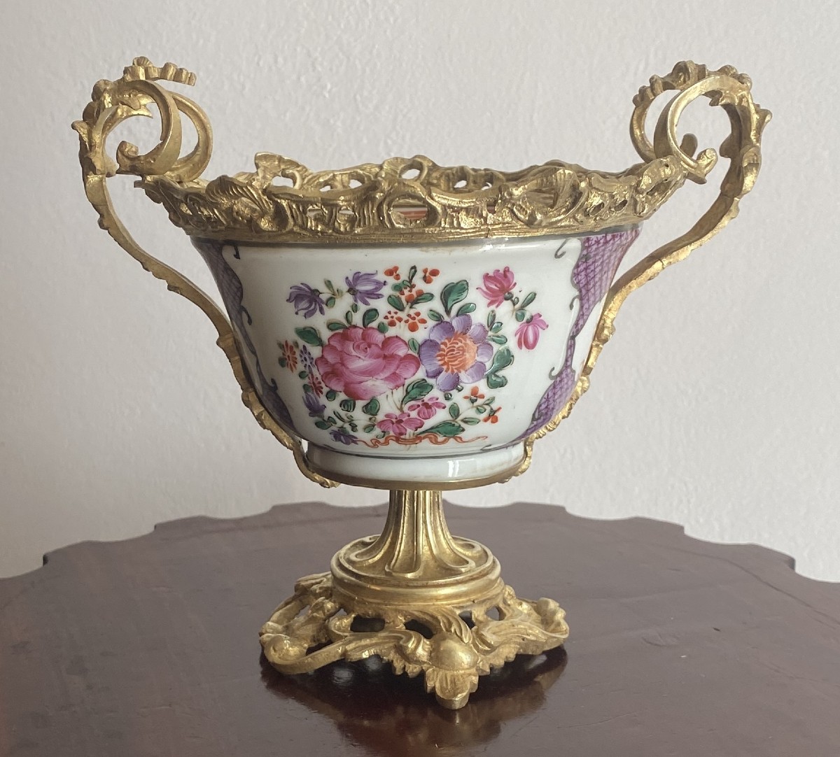 Coupe en porcelaine et bronze doré compagnie des Indes XVIII ème