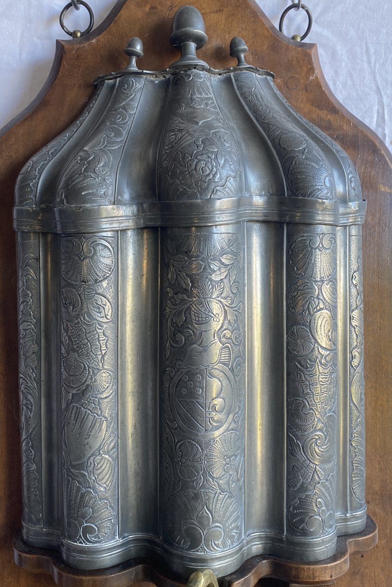 Fontaine Murale de J J Blanc en étain ciselé De Lyon avec Blason   XVIII ème-photo-2