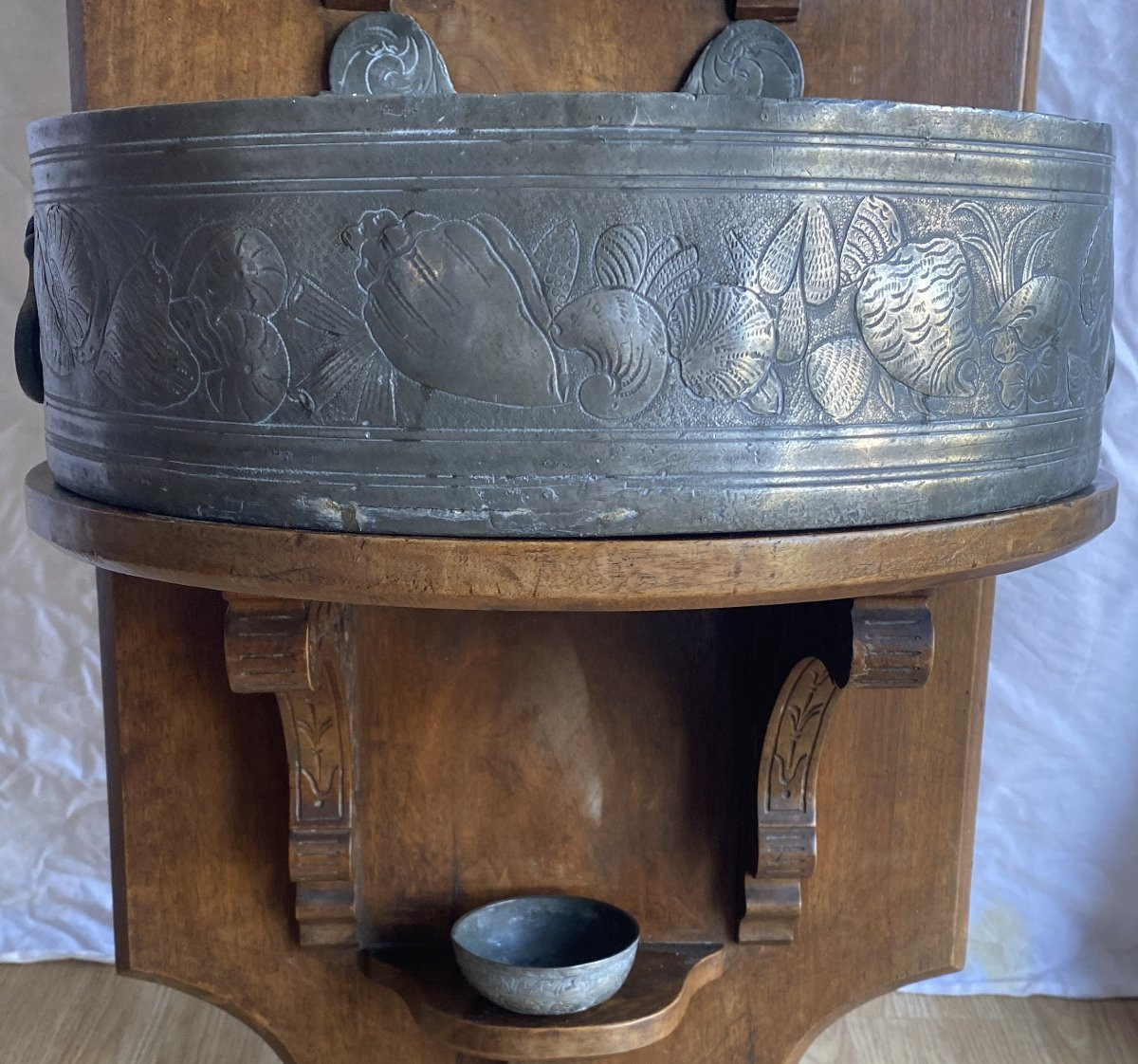 Fontaine Murale de J J Blanc en étain ciselé De Lyon avec Blason   XVIII ème-photo-3